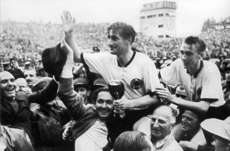 Alemania, campeón mundial de fútbol en 1954. El primero de cuatro campeonatos.