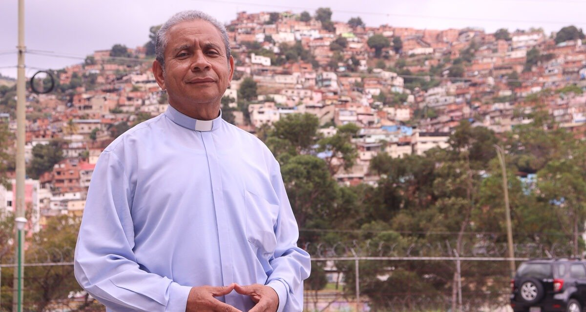 PADRE ALFREDO INFANTE, S.J.: «HAY UNA FUERZA SOCIAL CONTENIDA QUE VA A EMERGER»