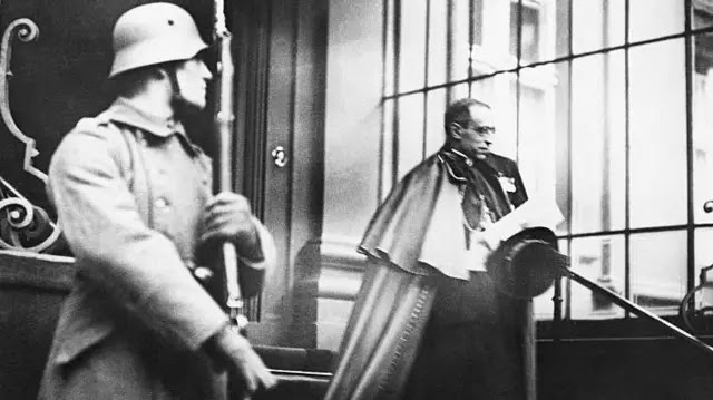 Los Papas y la Guerra